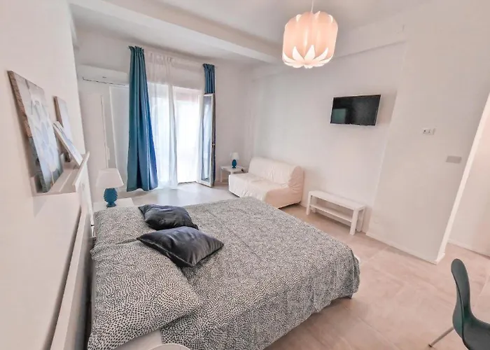 Holy Dove By Wonderful Italy * 체팔루